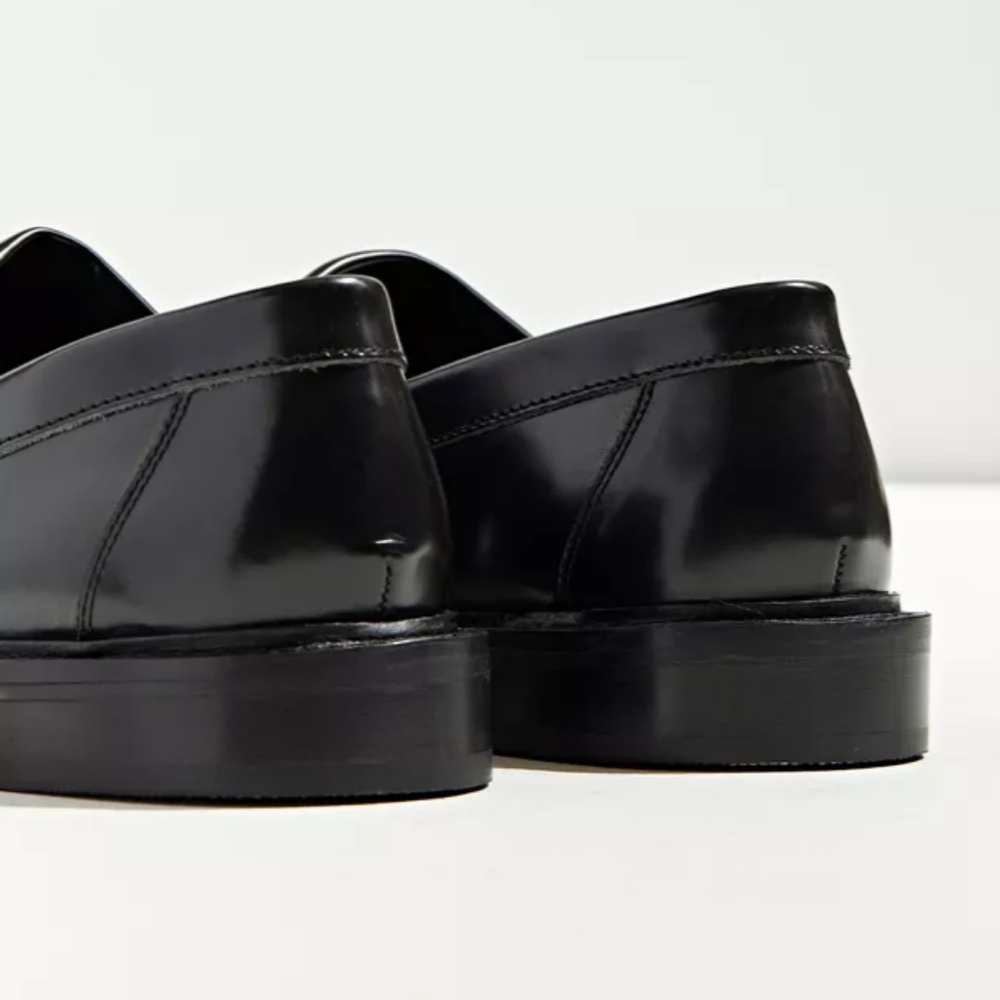 NWT URBAN OUTFITTERS CARTER TASSEL LEATHER LOAFERS - Picture 3 of 5